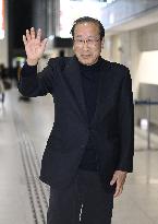 Nobel laureate Kitagawa leaves for Stockholm