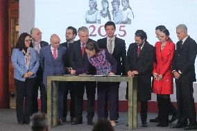 Mexican President Claudia Sheinbaum Holds Briefing Conference - Mexico