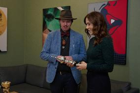 QUEEN MARY VISITS YOUTH SHELTER