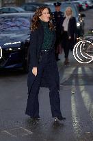 QUEEN MARY VISITS YOUTH SHELTER