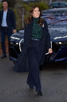 QUEEN MARY VISITS YOUTH SHELTER