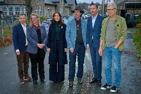 QUEEN MARY VISITS YOUTH SHELTER