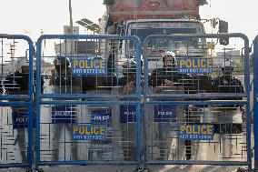 Khan Supporters Protest Outside Rawalpindi Jail - Pakistan