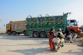 Khan Supporters Protest Outside Rawalpindi Jail - Pakistan