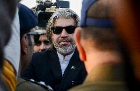 Khan Supporters Protest Outside Rawalpindi Jail - Pakistan