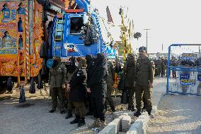 Khan Supporters Protest Outside Rawalpindi Jail - Pakistan