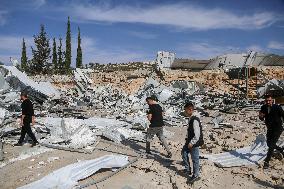 Israeli Forces Demolish Hebron Factory - Palestine