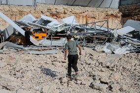 Israeli Forces Demolish Hebron Factory - Palestine