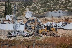 Israeli Forces Demolish Hebron Factory - Palestine