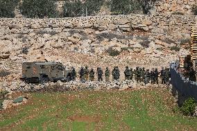 Israeli Forces Demolish Hebron Factory - Palestine