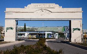 Millions of Perrier Bottles Blocked After New Contamination Incidents - Vergeze