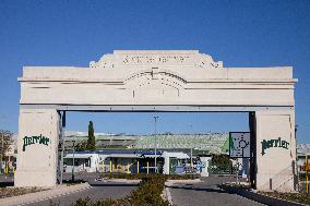 Millions of Perrier Bottles Blocked After New Contamination Incidents - Vergeze