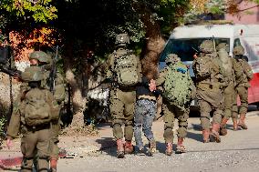 Israeli Forces Detain Qalqilya Palestinian - West Bank