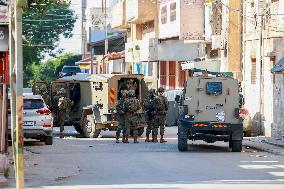 Israeli Forces Detain Qalqilya Palestinian - West Bank