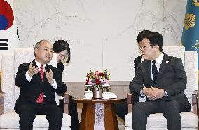 S. Korean president Lee meets SoftBank CEO Son
