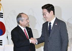S. Korean president Lee meets SoftBank CEO Son