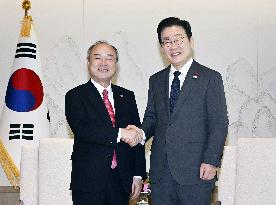 S. Korean president Lee meets SoftBank CEO Son