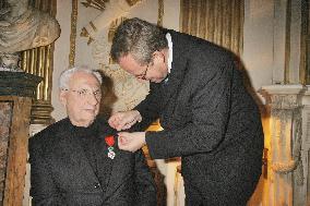 Frank Gehry knighted with the French Legion of Honor - Paris