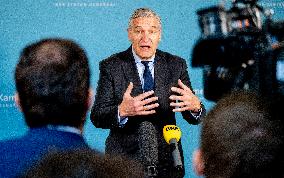 Informateur Sybrand Buma Continues To Speak With Party Leaders - The Hague