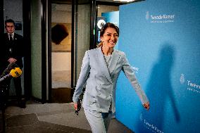 Informateur Sybrand Buma Continues To Speak With Party Leaders - The Hague