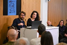 The illustrator Coco Signs Her New Book - Paris