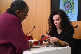 The illustrator Coco Signs Her New Book - Paris