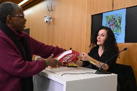 The illustrator Coco Signs Her New Book - Paris