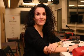 The illustrator Coco Signs Her New Book - Paris