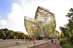 FRANCE, PARIS (75) 16TH DISTRICT, FONDATION LOUIS VUITTON, BY THE ARCHITECT FRANK GERHY IN 2014, LOCATED IN BOIS DE BOULGNE AND