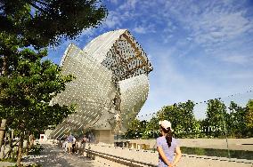 FRANCE, PARIS (75) 16TH DISTRICT, FONDATION LOUIS VUITTON, BY THE ARCHITECT FRANK GERHY IN 2014, LOCATED IN BOIS DE BOULGNE AND