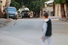 Israeli Forces Detain Qalqilya Palestinian - Palestine