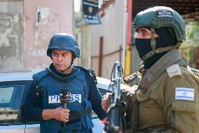 Israeli Forces Detain Qalqilya Palestinian - Palestine