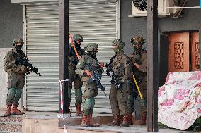 Israeli Forces Detain Qalqilya Palestinian - Palestine