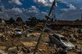 Death Toll From Devastating Floods Passes 900 - Indonesia