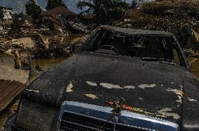 Death Toll From Devastating Floods Passes 900 - Indonesia