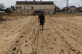 Death Toll From Devastating Floods Passes 900 - Indonesia