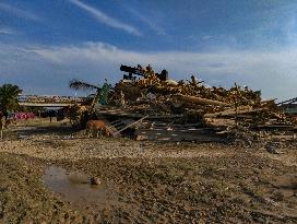 Death Toll From Devastating Floods Passes 900 - Indonesia