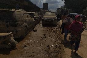 Death Toll From Devastating Floods Passes 900 - Indonesia