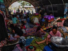 Death Toll From Devastating Floods Passes 900 - Indonesia