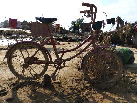 Death Toll From Devastating Floods Passes 900 - Indonesia