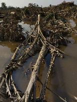 Death Toll From Devastating Floods Passes 900 - Indonesia