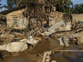 Death Toll From Devastating Floods Passes 900 - Indonesia