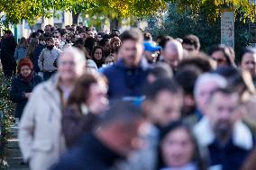 Santa Maria de la Esperanza Macarena Returns to Worship - Seville