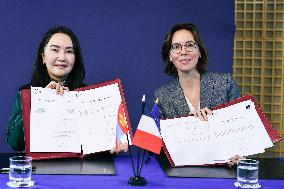 Return of prehistoric cultural property to the Mongolian authorities in Paris FA