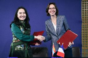 Return of prehistoric cultural property to the Mongolian authorities in Paris FA