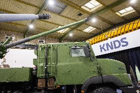 Illustrations of the military defence system supplier KNDS - Versailles AJ