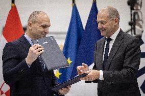 French Defence Minister and Croatia's Defence Minister visit the military defence system supplier KNDS - Versailles AJ