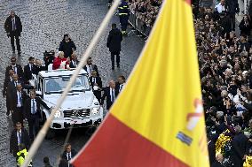 Pope Leo XIV's Traditional Homage To The Immaculate Conception - Rome