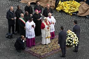 Pope Leo XIV's Traditional Homage To The Immaculate Conception - Rome