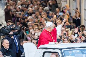 Pope Leo XIV's Traditional Homage To The Immaculate Conception - Rome